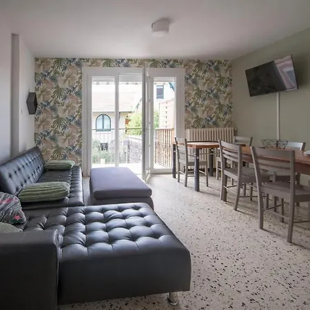 La Cahute, Avec Jardin Pour 15 Personnes
