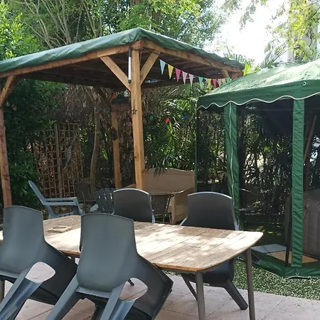 La Cahute, Avec Jardin Pour 15 Personnes