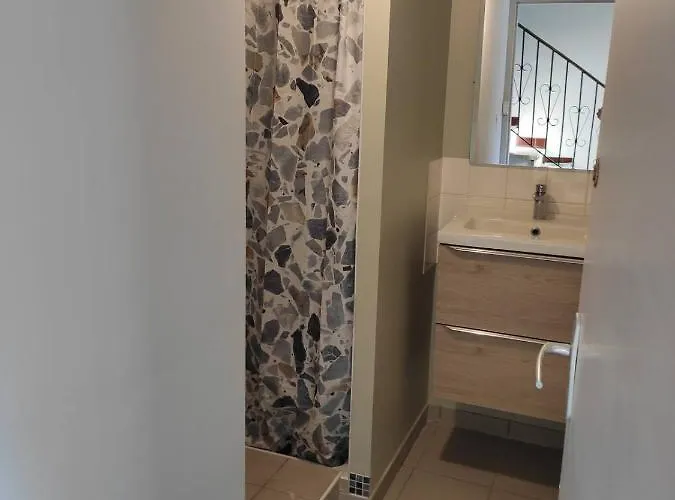 La Cahute, Avec Jardin Pour 15 Personnes *