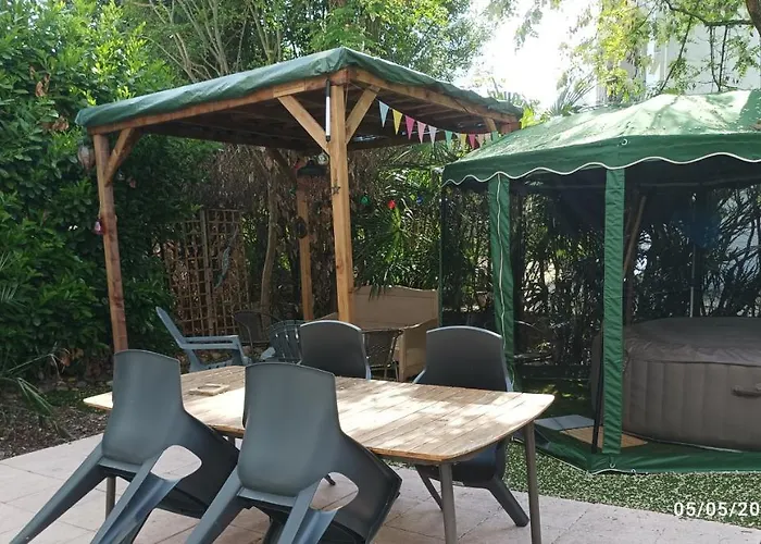 La Cahute, Avec Jardin Pour 15 Personnes