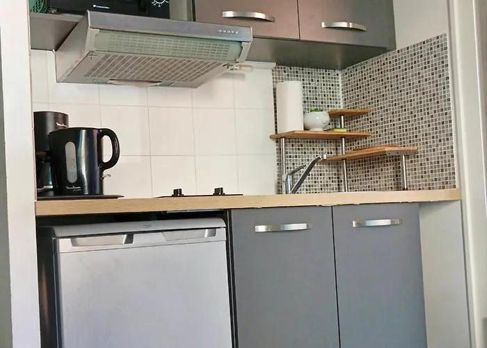 La Cahute, Avec Jardin Pour 15 Personnes *